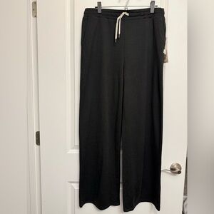 NWT Vuori Halo Essential Wide Leg